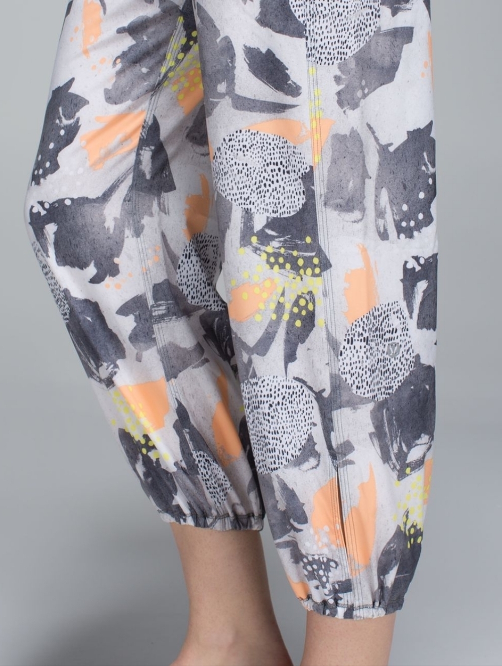 Lululemon 2015 High Rise HR Om PantMini Art Pop White Multi / Slate - Picture 5 of 16